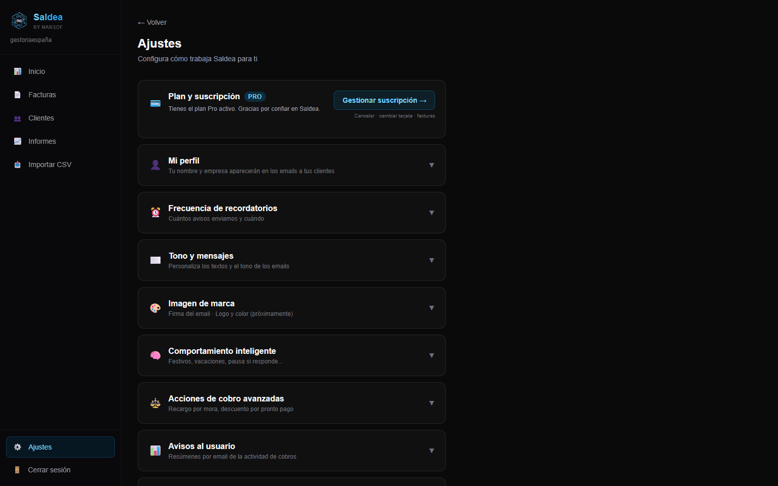 Panel de Ajustes de Saldea con secciones para Plan y suscripción, Mi perfil, Frecuencia de recordatorios, Tono y mensajes, e Imagen de marca